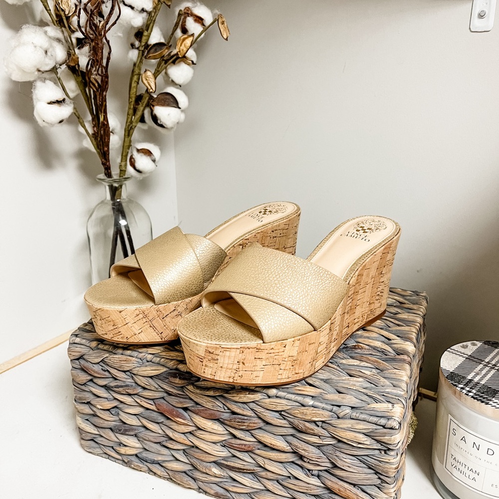 Vince Camuto Kessina Metallic Gold Leather Two Strap Platform Sandals Size 10